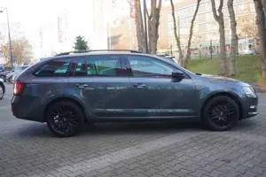 Skoda Octavia Combi 1.5 LED Navi Sitzheizung DAB PDC Bild 5