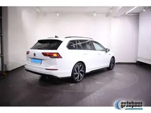 Volkswagen Golf VIII Variant 1.5 TSI DSG R-Line PDC LED Bild 4