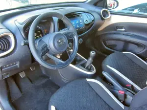 Toyota Aygo X 1.0 VVT-i CVT Teamplayer AppleCarPlay, BT Bild 5