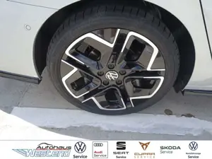 Volkswagen Golf Var. R-Line 1.5l eTSI 110kW DSG LED Navi Klima Bild 5