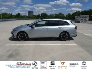 Volkswagen Golf Var. R-Line 1.5l eTSI 110kW DSG LED Navi Klima Bild 2