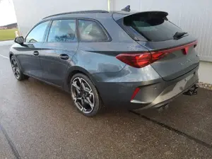 CUPRA Leon Kombi 2.0TSI DSG 4x4 AHK GV5 LED el. Hk Pano Navi Bild 3