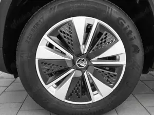 Skoda Karoq 2.0 TDI 4x4 Selection AHK Kessy digCockpit Bild 3