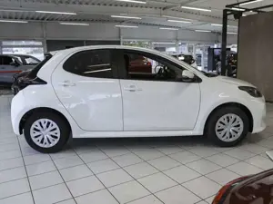 Toyota Yaris 1.5 Hybrid Business SHZ PDC KLIMA BT Bild 3