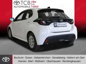 Toyota Yaris 1.5 Hybrid Business SHZ PDC KLIMA BT Bild 2