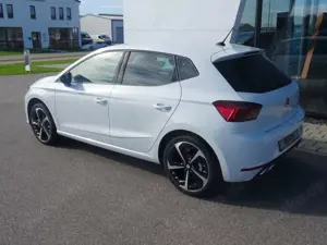 SEAT Ibiza Ibiza 1.0 TSI FR 115PS Navi ACC Sitzheizung Voll-L Bild 3