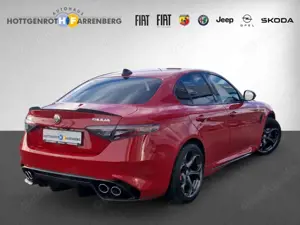 Alfa Romeo Giulia QUADRIFOGLIO 2.9 V6 Bi-Tu 520 PS El. Fondsitzverst Bild 2