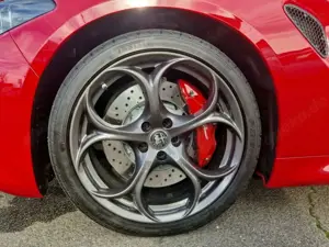 Alfa Romeo Giulia QUADRIFOGLIO 2.9 V6 Bi-Tu 520 PS El. Fondsitzverst Bild 3