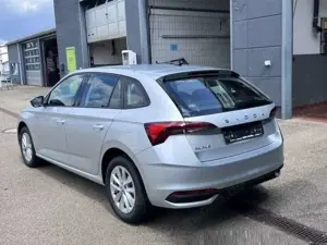 Skoda Scala 1.0 TSi DSG Selection ACC EHK Side Lod Kam Bild 2