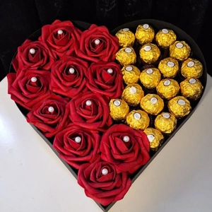 Herzboxen mit Rosen und Ferrore Rocher