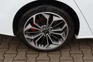 Ford Focus ST-Line X 1.0 BO Matrix LED 4,99% FIN AHK Bild 3