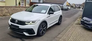 Volkswagen Tiguan R 4Motion Black  Style Akrapovic