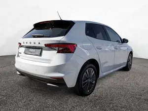 Skoda Fabia 1.0 TSI Tour LED KAMERA SHZ PDC KLIMA Bild 3