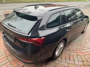 Skoda Octavia 2.0 TDI 150 Navi Tempomat AHK schwenkbar Bild 2