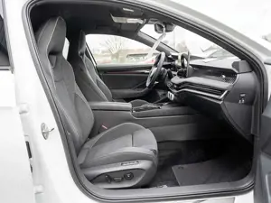 Skoda Superb 2.0 TDI Sportline MATRIX ACC AHK NAVI Bild 2