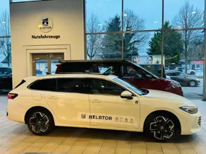Volkswagen Passat Variant Elegance TDI DSG IQ.LIGHT NAVI AHK ACC PDC PANO Bild 3
