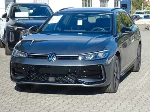 Volkswagen Passat Variant 2.0 TDI DSG R-line "Black Style" Bild 2