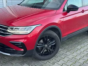 Volkswagen Tiguan 1.5 TSI "URBAN SPORT" *NAVI*LED* Bild 4