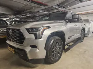 Toyota Sequoia Bild 2