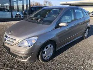 Mercedes-Benz B 200 CDI Autotronic*AHK*Bi-Xenon*Panoramadach*Easy*PTS*