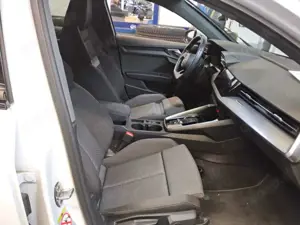 Audi A3 S line 40TFSI e NAVI LED ACC SHZ VC Bild 5