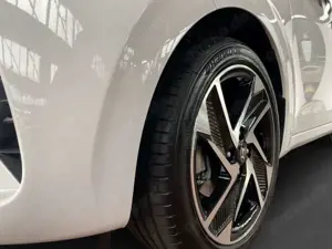 Hyundai i10 FL Prime Smart Key Dachlackierung Navi Auto Klimaa Bild 5