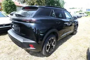 Peugeot 2008 GT MHEV ACC 360° Pano Massage AWR Nav Keyl 107 ... Bild 2