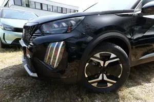 Peugeot 2008 GT MHEV ACC 360° Pano Massage AWR Nav Keyl 107 ... Bild 4