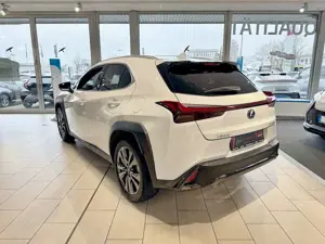 Lexus UX 300h F Sport Design Bild 2