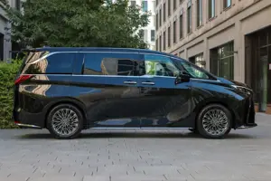 Lexus LM 350h Luxury AWD | 4-Sitzer Bild 4