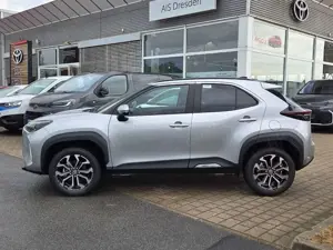 Toyota Yaris Cross 1.5 E FWD Teamplayer ACC+LED+Navi+LM Bild 3