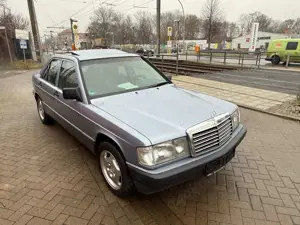 Mercedes-Benz 190 Mercedes Benz 190*OLDTIMER*H-KZ*AUTOM.*TÜV NEU* Bild 3