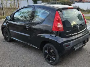 Peugeot 107 107 Filou ( mit klima ) Unfallfrei ( ohne TUV ) Bild 2