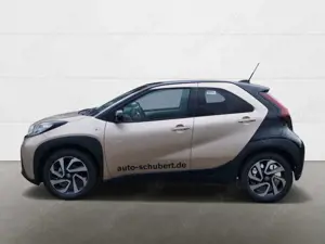 Toyota Aygo X Team D KOMFORT-/LED-PAKET+KLIMAAUTO.+SHZG+KAMERA L Bild 3
