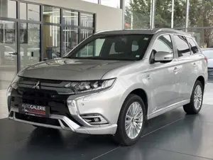 Mitsubishi Outlander PHEV Intro Edition 4WD/AUT/NAV/SHZ/ALU
