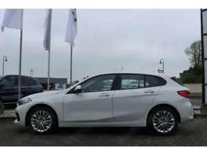 BMW 118 i Advantage EU6d LED Navi Keyless PDCv+h LED-hinte Bild 3