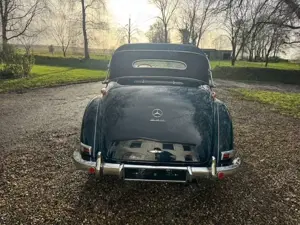 Mercedes-Benz 220 220 A Cabriolet Bild 4