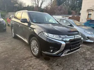 Mitsubishi Outlander 2.4 MIVEC PLUG-IN HYBRID Automatik