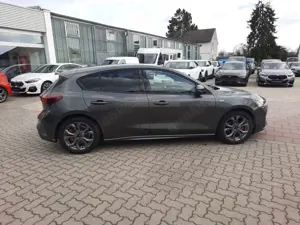 Ford Focus Limousine 1.0 EcoBoost MHEV ST-Line SHZ Bild 5