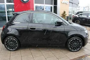 Fiat 500e La Prima by Bocelli ACC Bild 2