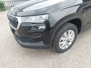 Skoda Karoq 1.5 TSI DSG Selection 130Jahre 4J.Gar. AHK Kamera Bild 2