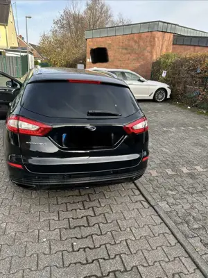 Ford Mondeo Turnier 2.0 EcoBoost Start-Stopp Autom. Titanium Bild 3