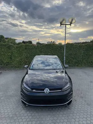 Volkswagen Golf 1.4 TSI BlueMotion Technology Cup R-Line Bild 2