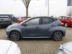 Toyota Yaris 1.5 Hybrid GR Sport LEDER NAVI SHZ BT Bild 3