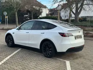 Tesla Model Y *Autopilot * PANO* ACC *360 CAM Bild 3