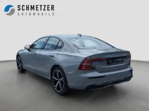 Volvo S60 +B4+Mild-Hybrid+Benzin+GT+Plus+Dark+Standh.++ Bild 3