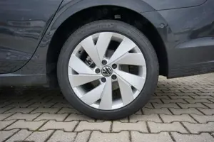 Volkswagen Golf 1.5eTSI Variant AHK Navi/MirrorL Kamera ACC Bild 3