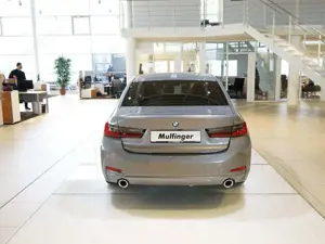 BMW 320 d Sports.HUD SurrView HiFi LiveProf.Komfz.AHK Bild 4