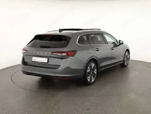 Skoda Superb Combi 2.0 TDI DSG 4x4 Selection Pano AHK Bild 5