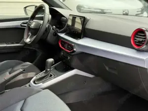 SEAT Arona FR Edition 1.0 TSI DSG AHK*NAVI*SHZ*ACC*Kamera*... Bild 5